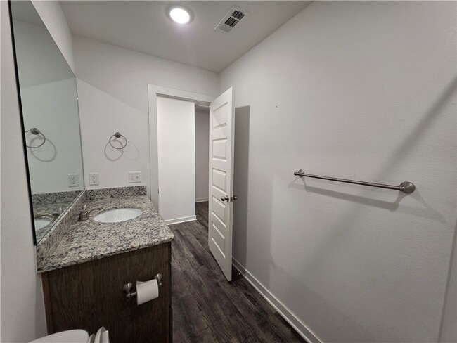 Building Photo - 320 Westbrook Ct