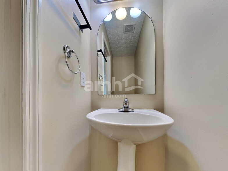 Building Photo - 9037 Maren Ct