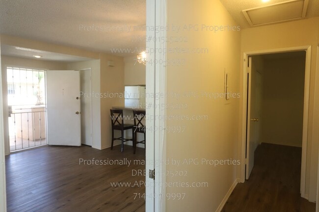 Building Photo - 414 N Clark St