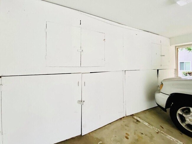 Building Photo - Pleasanton Laguna Vista 2 Bed / 1 bath, updated kitchen & bathroom, Two Year Lease required, Comm...