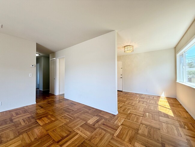 Building Photo - Spacious Ranch-Style Home with Bonus Room ...