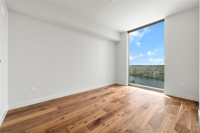 Building Photo - 44 East Ave