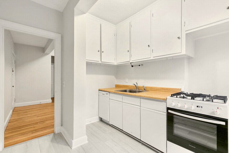 Building Photo - 97 Strathmore Rd