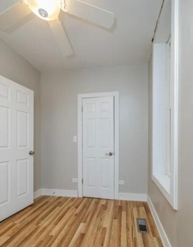 Building Photo - Spacious 4BR Duplex | Modern Upgrades | St...