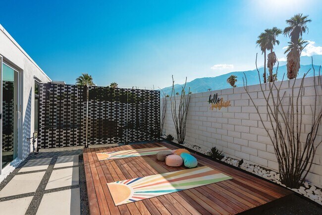 Building Photo - Retro Chic Oasis Saltwater Pool, Spa & Mnt...