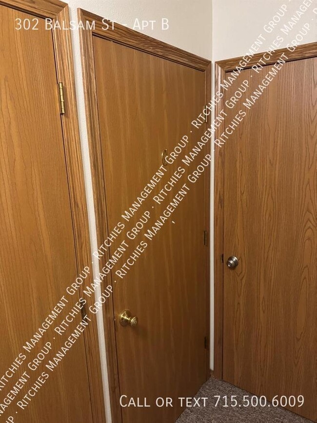 Building Photo - 302 Balsam St