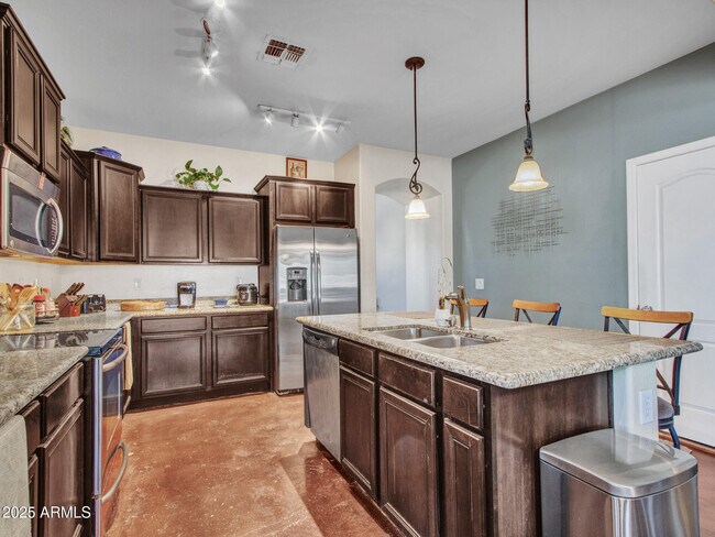 Building Photo - 18556 W Vogel Ave