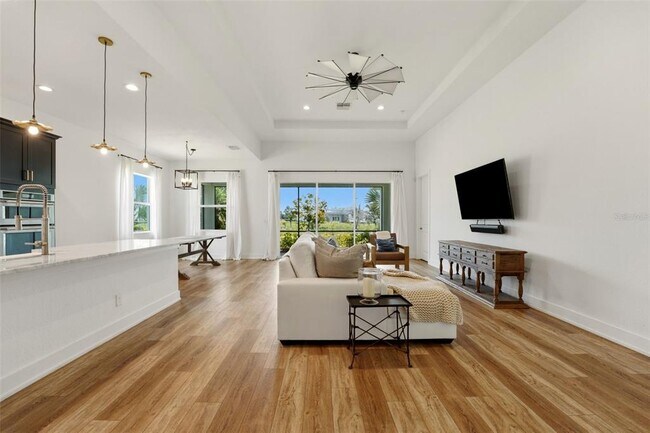 Building Photo - 7857 Redonda Lp