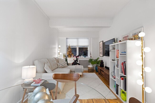 Building Photo - Charming 1BR Condo in Upper West Side