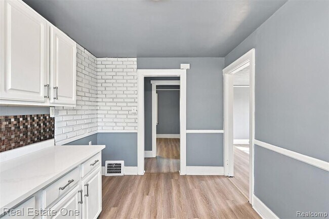 Building Photo - 15401 Littlefield St