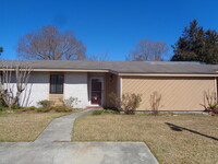 Building Photo - Charming 2-Bedroom Home with Screened-In P...