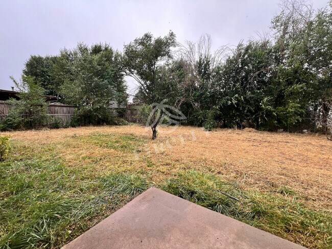 Building Photo - 410 S El Cajon Cir