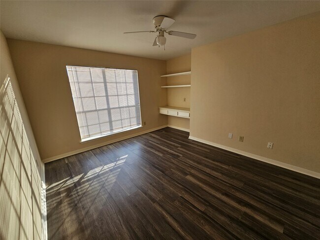 Building Photo - 2626 Holly Hall St