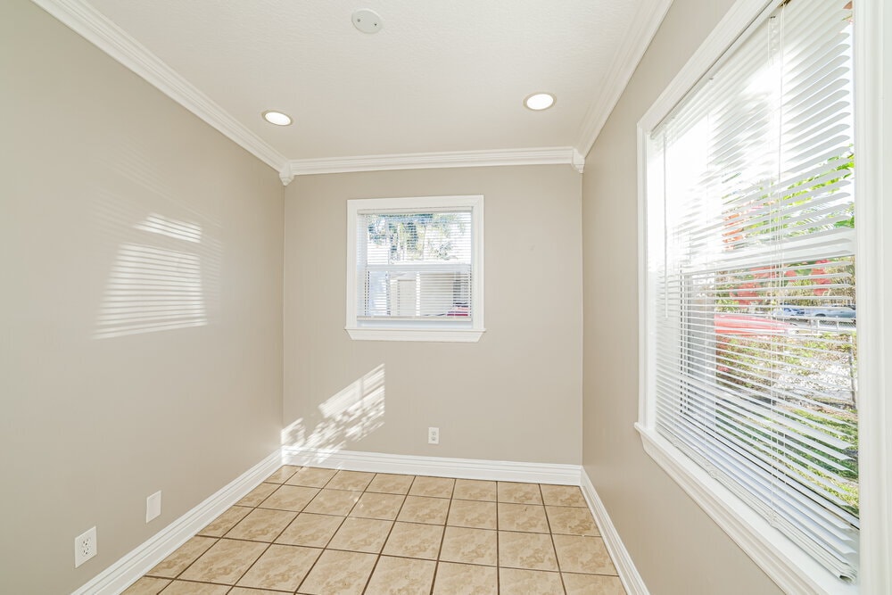 Building Photo - 395 Plum Tree Dr