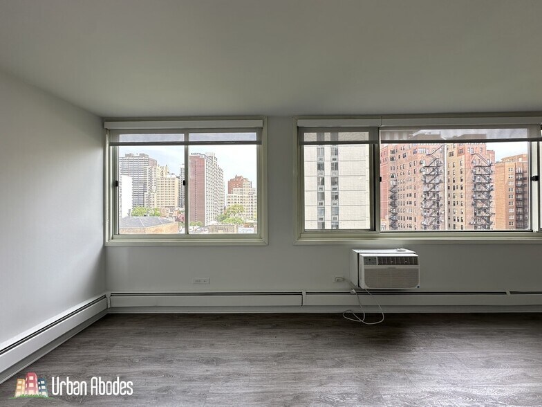 Building Photo - 1335 N Dearborn St