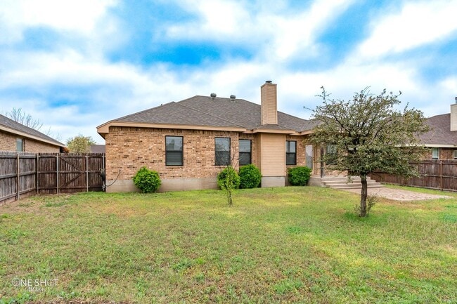 Building Photo - 350 Miss Ellie Ln