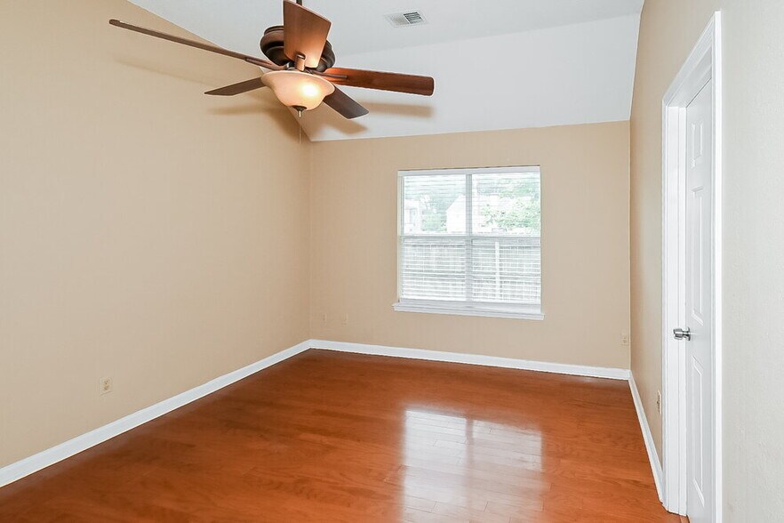 Building Photo - 8169 Oak Moss Cove