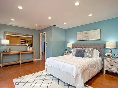 Building Photo - 9477 La Jolla Shores Dr