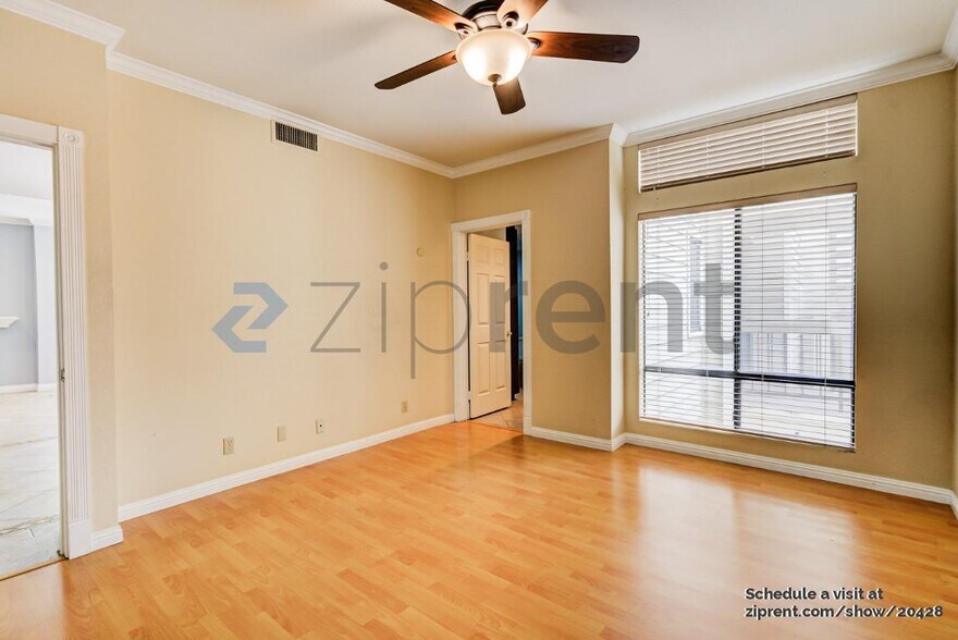 Building Photo - 601 N Kenwood St