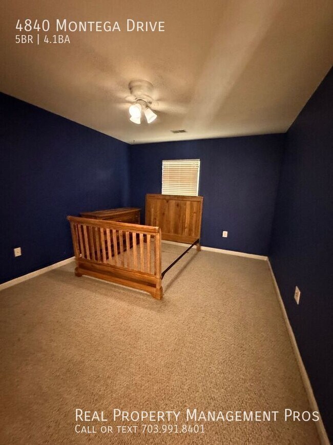 Building Photo - 4840 Montega Dr