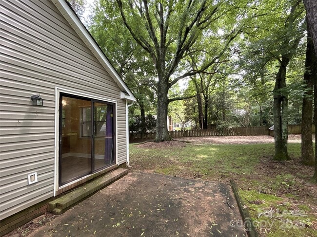 Building Photo - 6506 Doubletree Dr