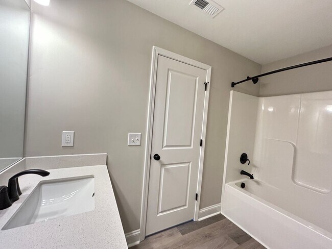 Building Photo - The Landing at Lewis Creek |