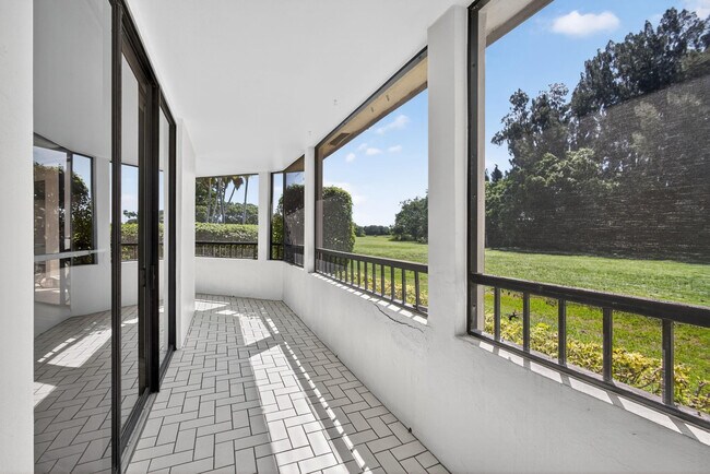 Building Photo - 4770 Fountains Dr S