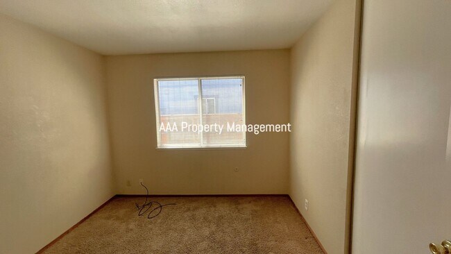 Building Photo - Brentwood Beautiful 3 bedroom 2 bath home!...