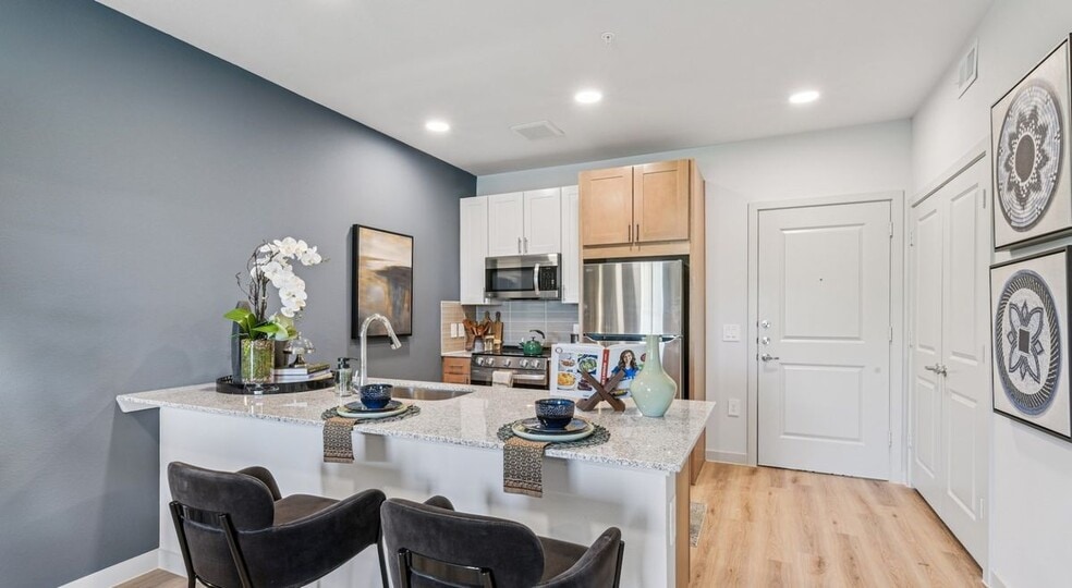 Building Photo - 12829 Ridgeline Blvd
