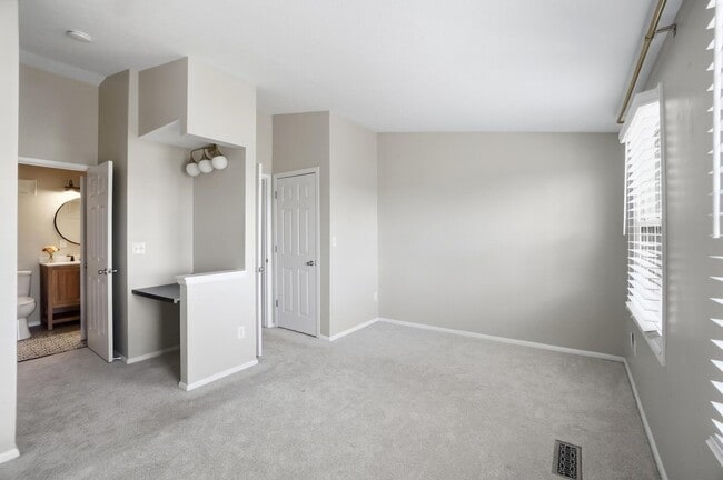 Building Photo - 315 Western Ave