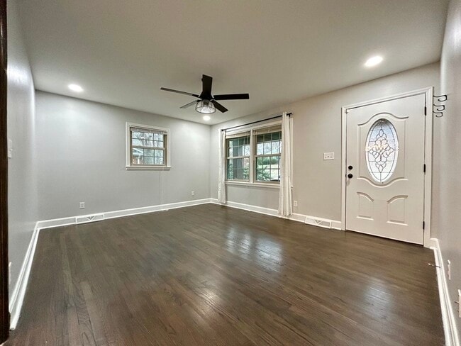 Building Photo - 5922 Amity Pl