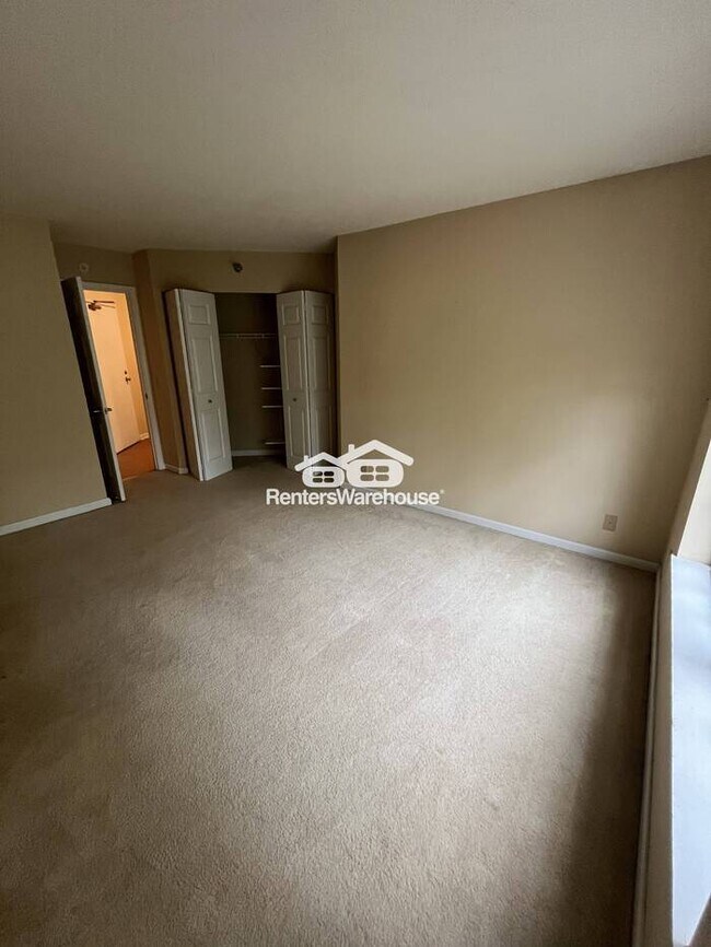 Building Photo - Beautiful Condo in a Beautiful Community