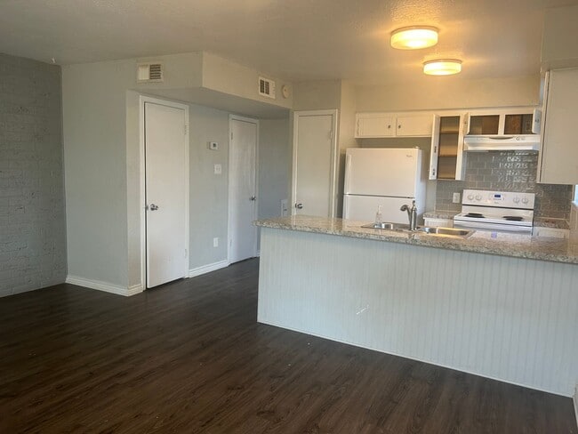 Building Photo - 5007 Meandering Ln