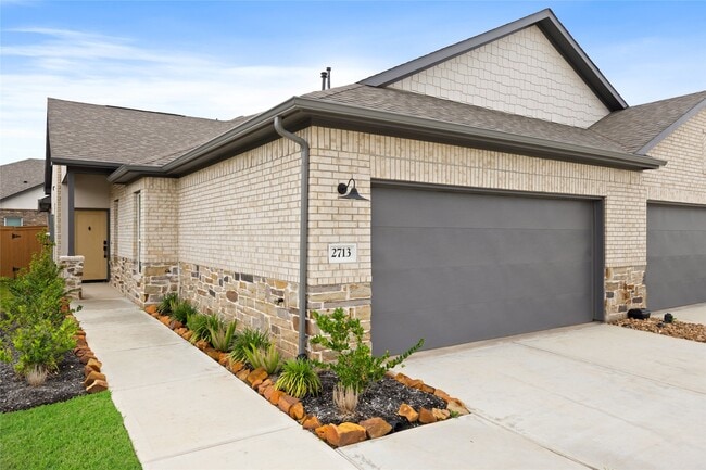 Building Photo - 2711 Sunny Briar Dr