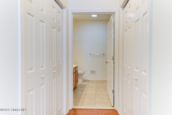 Building Photo - 55 Renaissance Ln