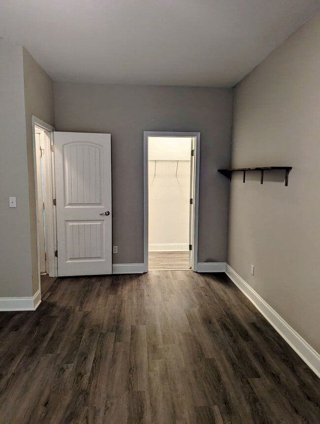 Building Photo - *Rent Special* 3 bedroom 2 bath home on th...