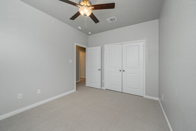 Building Photo - Spacious Townhome Available Now!