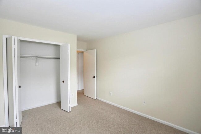 Building Photo - 2215 N Somerset St