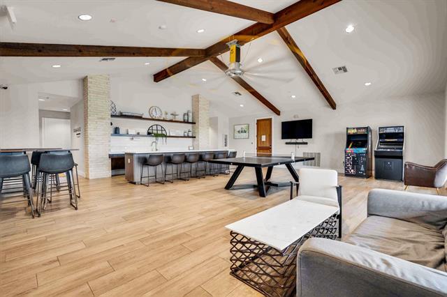 Building Photo - 825 Blackhorse Trl