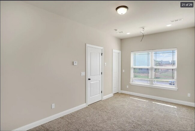 Building Photo - Beautiful 4 Bedroom 3 Full Bathroom DREAM ...