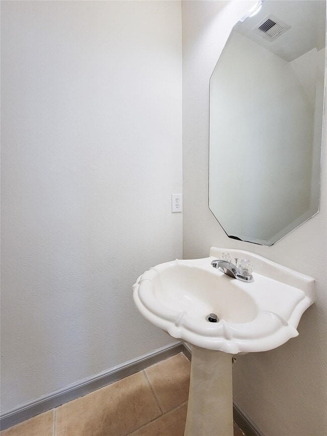 Building Photo - 19022 Yellow Thrush Dr