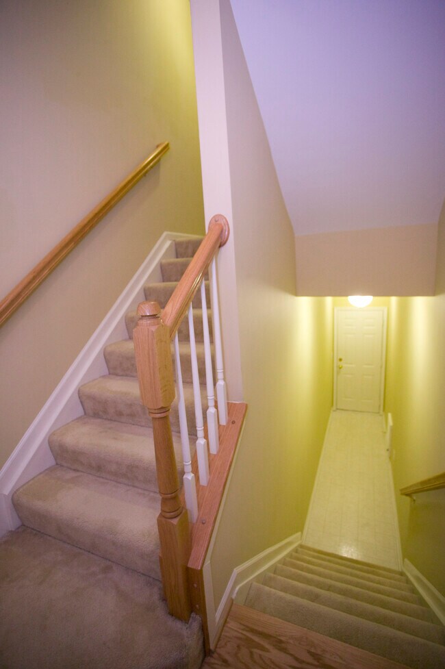 Building Photo - 42243 Black Rock Ter