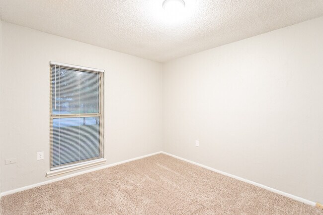 Building Photo - 9438 Brushy Point St