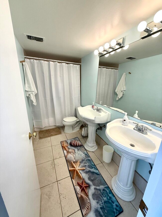 Building Photo - 2800 N Ocean Dr