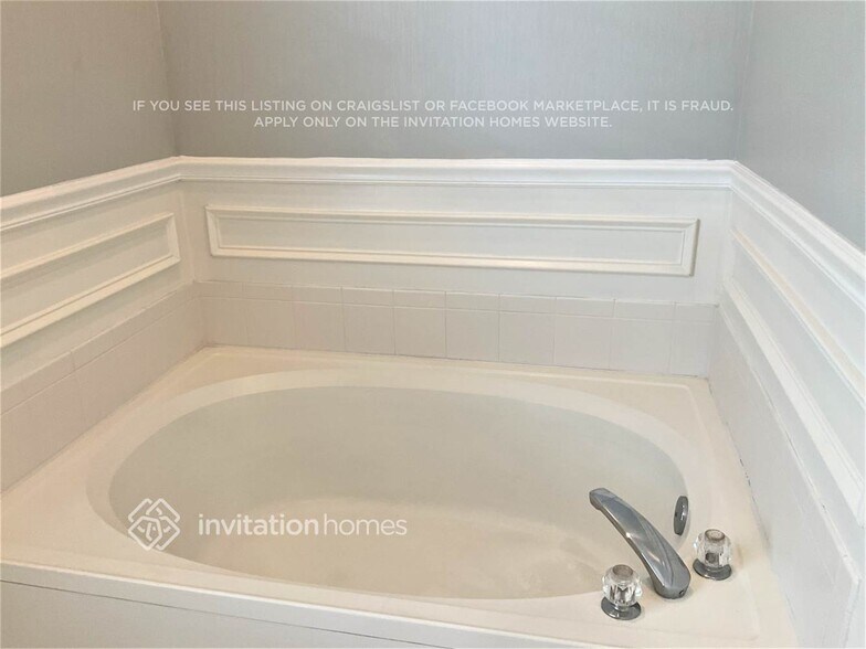 Building Photo - 4591 Misty Dawn Ct N