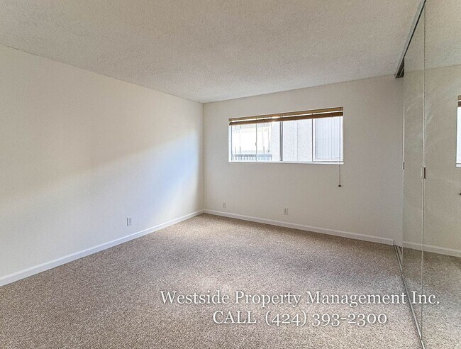 Building Photo - 11645 Montana Ave