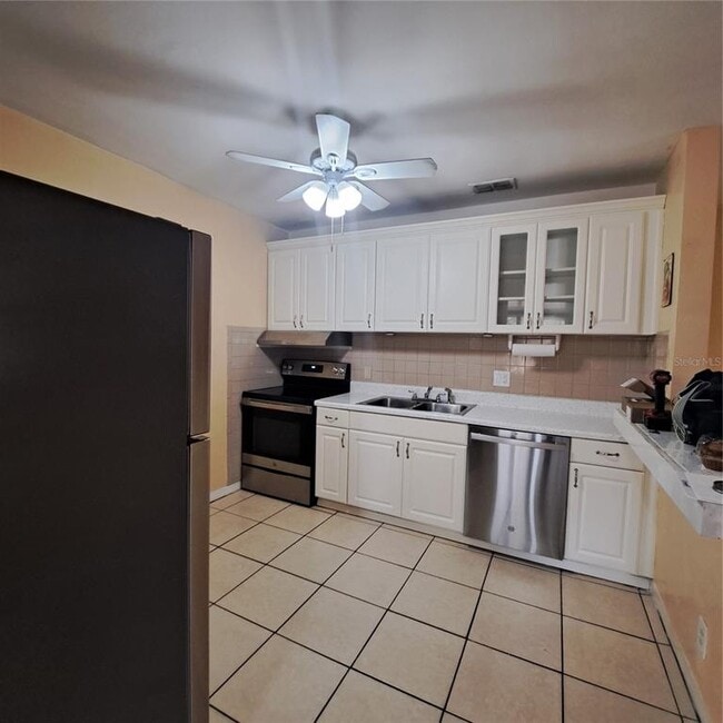 Building Photo - 627 61st Ave S