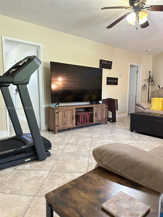 Building Photo - 1753 NE 18th St