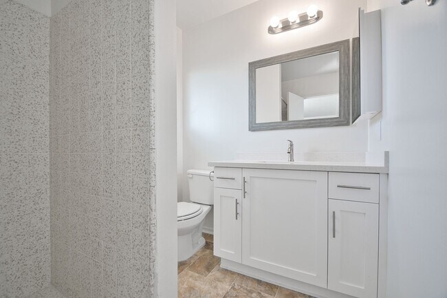 Building Photo - j125