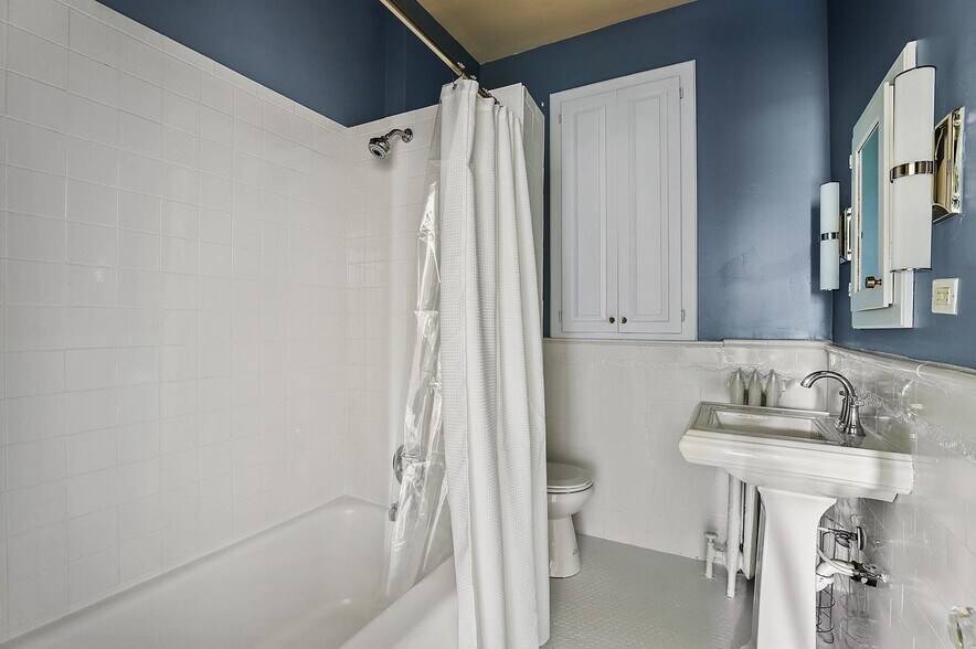 Building Photo - 1660 Irving St NW